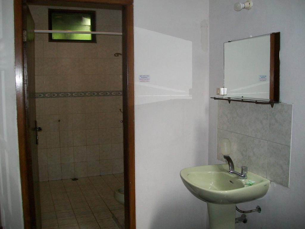 Krowi Inn Surabaya Quarto foto