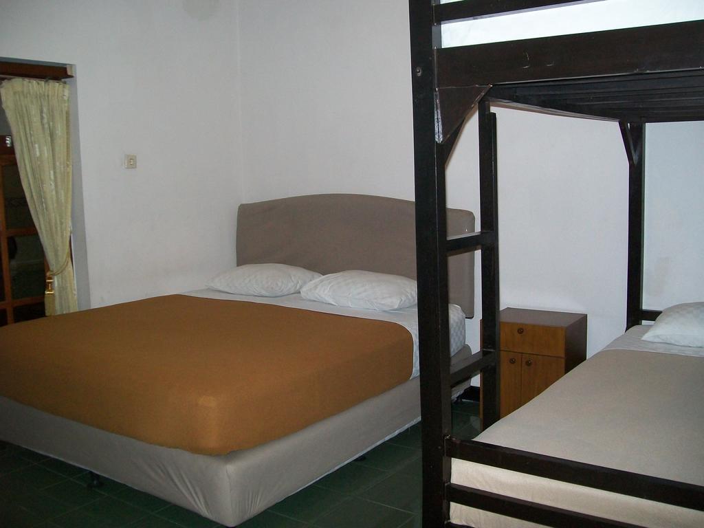 Krowi Inn Surabaya Quarto foto