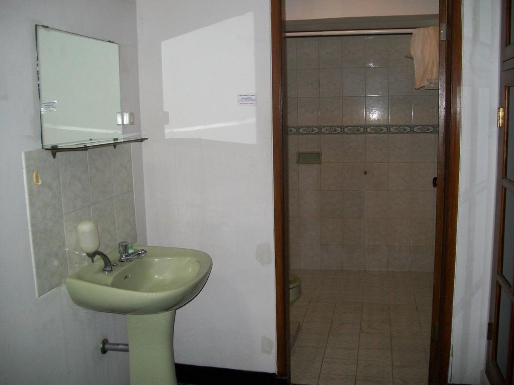 Krowi Inn Surabaya Quarto foto