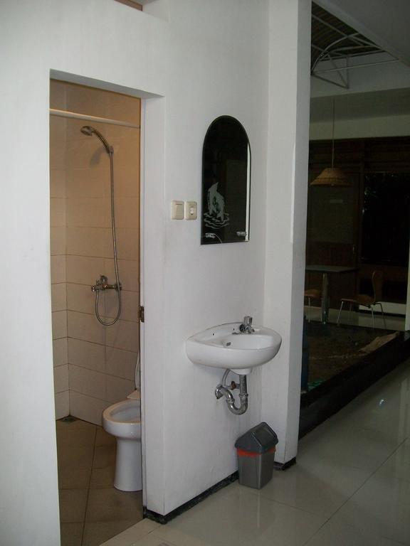 Krowi Inn Surabaya Quarto foto