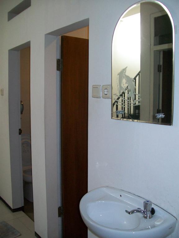 Krowi Inn Surabaya Quarto foto