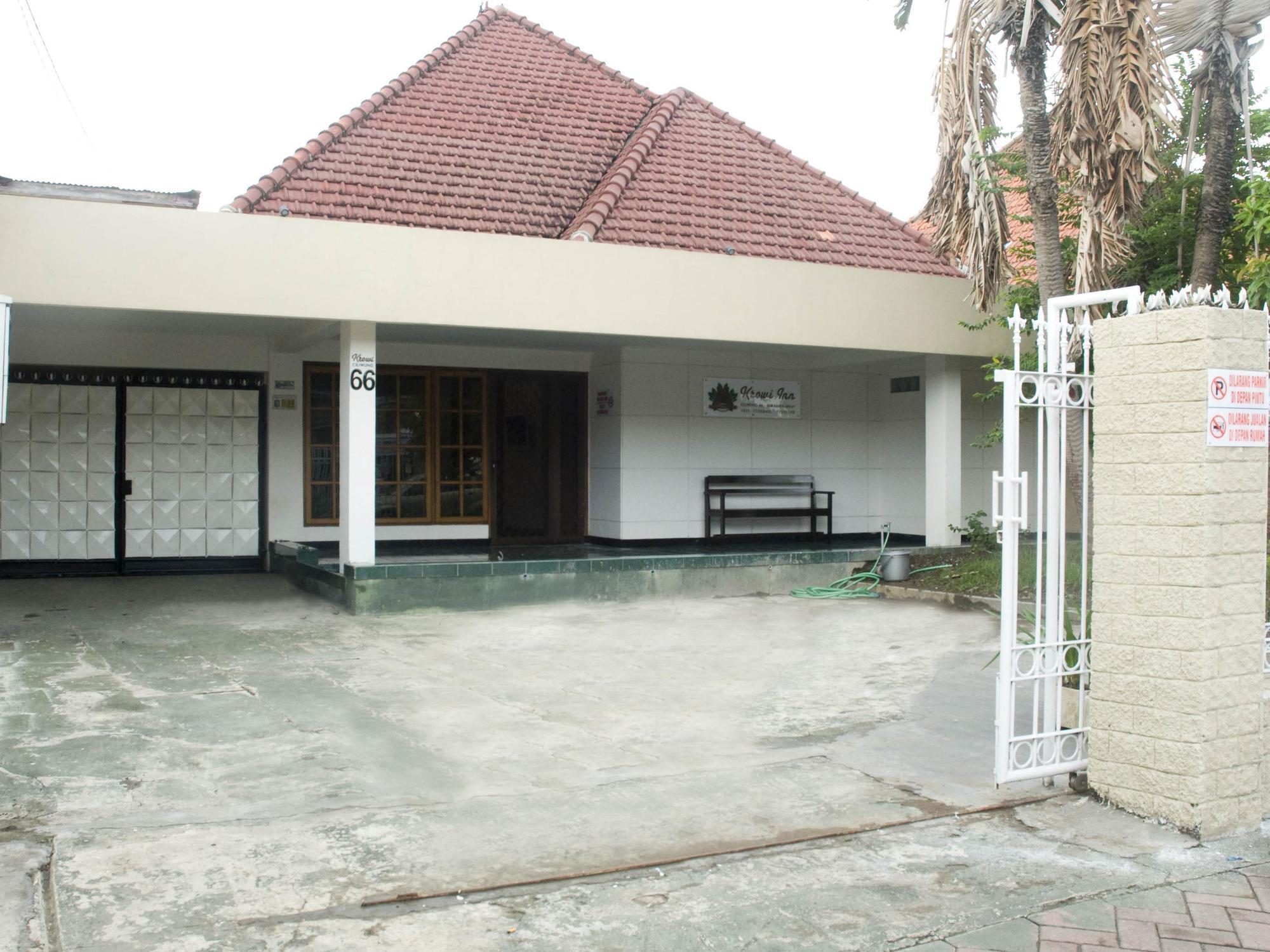 Krowi Inn Surabaya Exterior foto