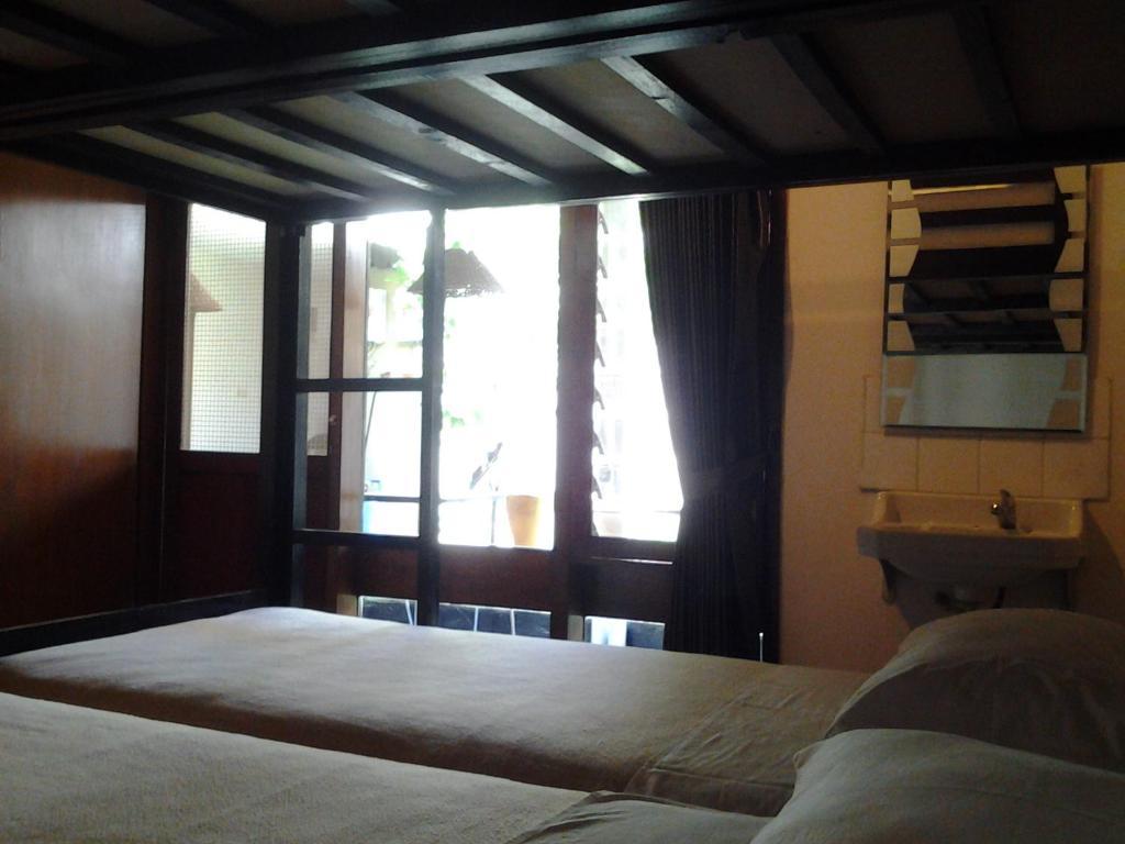Krowi Inn Surabaya Exterior foto