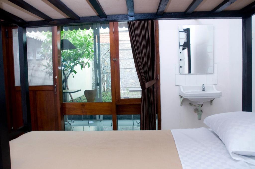 Krowi Inn Surabaya Quarto foto