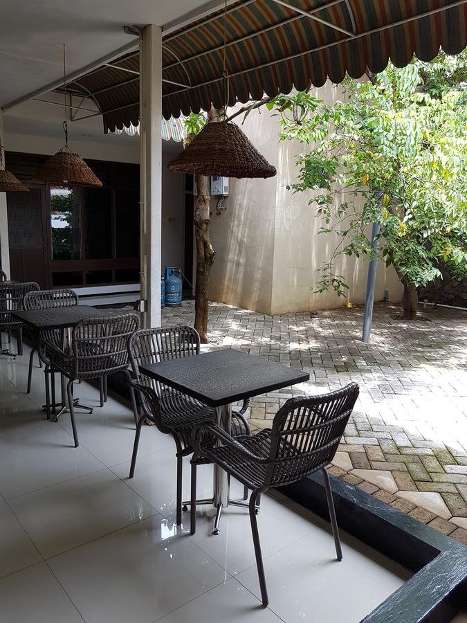 Krowi Inn Surabaya Exterior foto